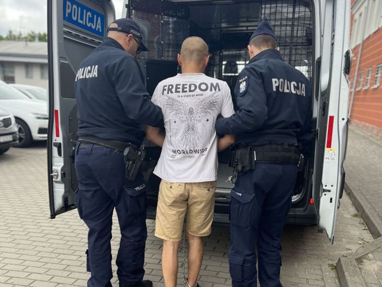 Makabryczny finał awantury rodzinnej. Pijany ciężko ranił nożem brata