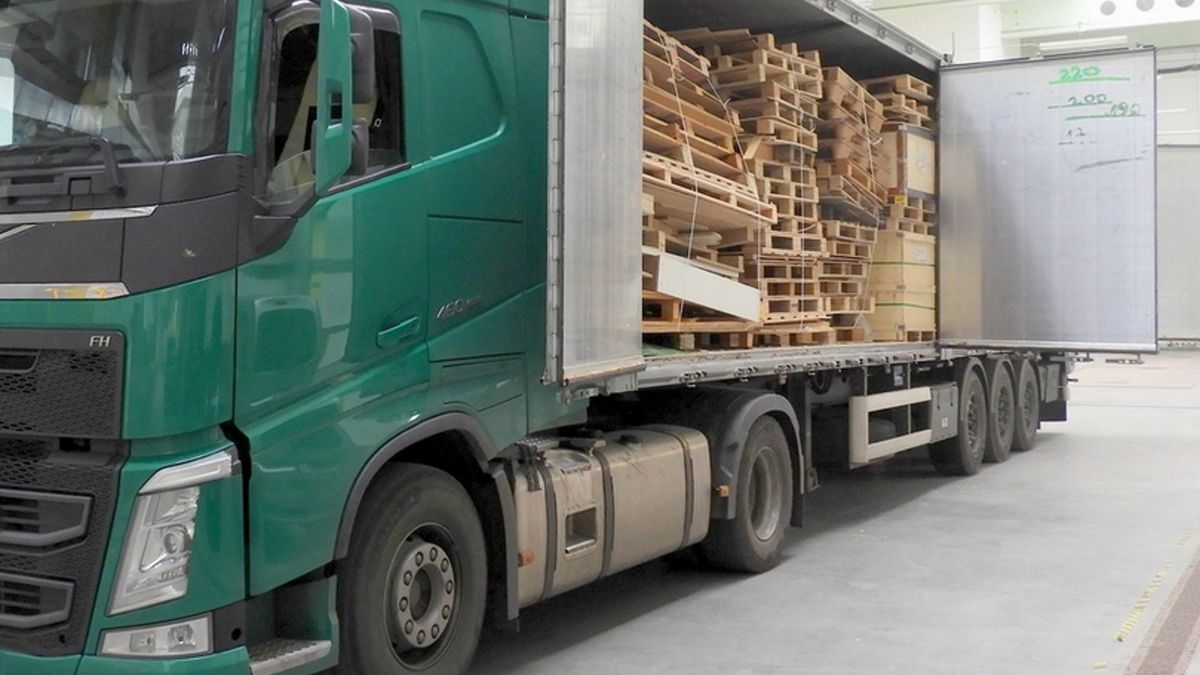 Funkcjonariusze podlaskiej Krajowej Administracji Skarbowej (KAS) zatrzymali nielegalny transport odpadów. 