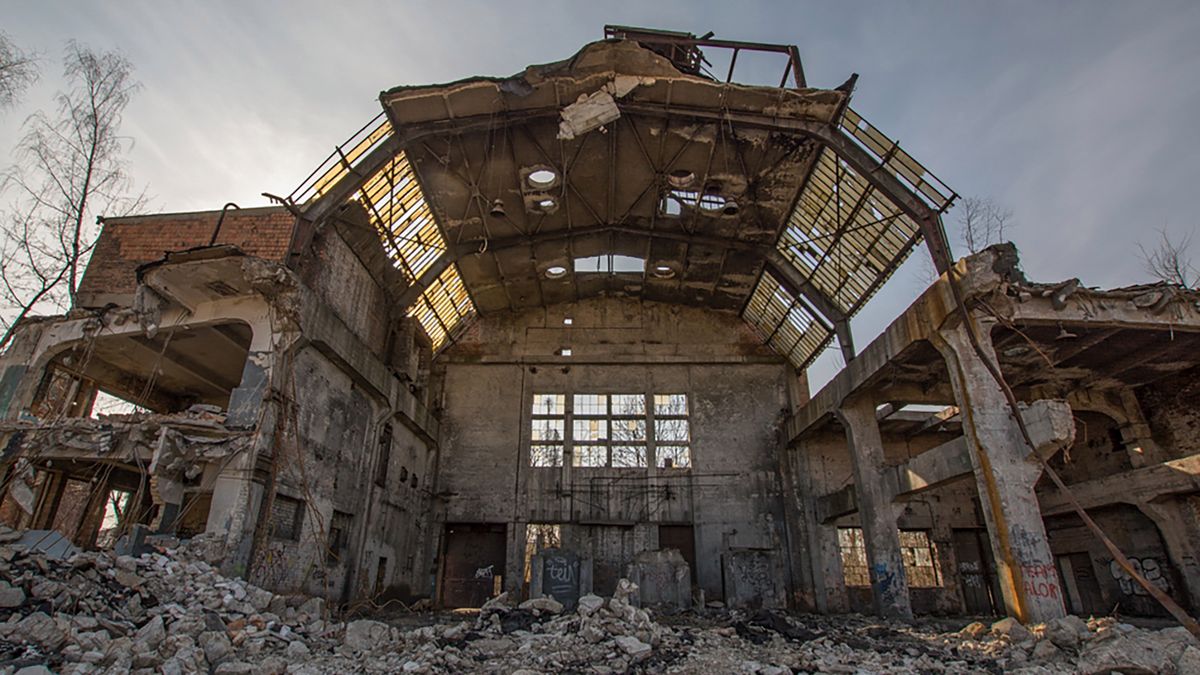 Kiedyś te zakłady produkowały polskie czołgi i nie tylko. Teraz pozostała po nich ruina 1