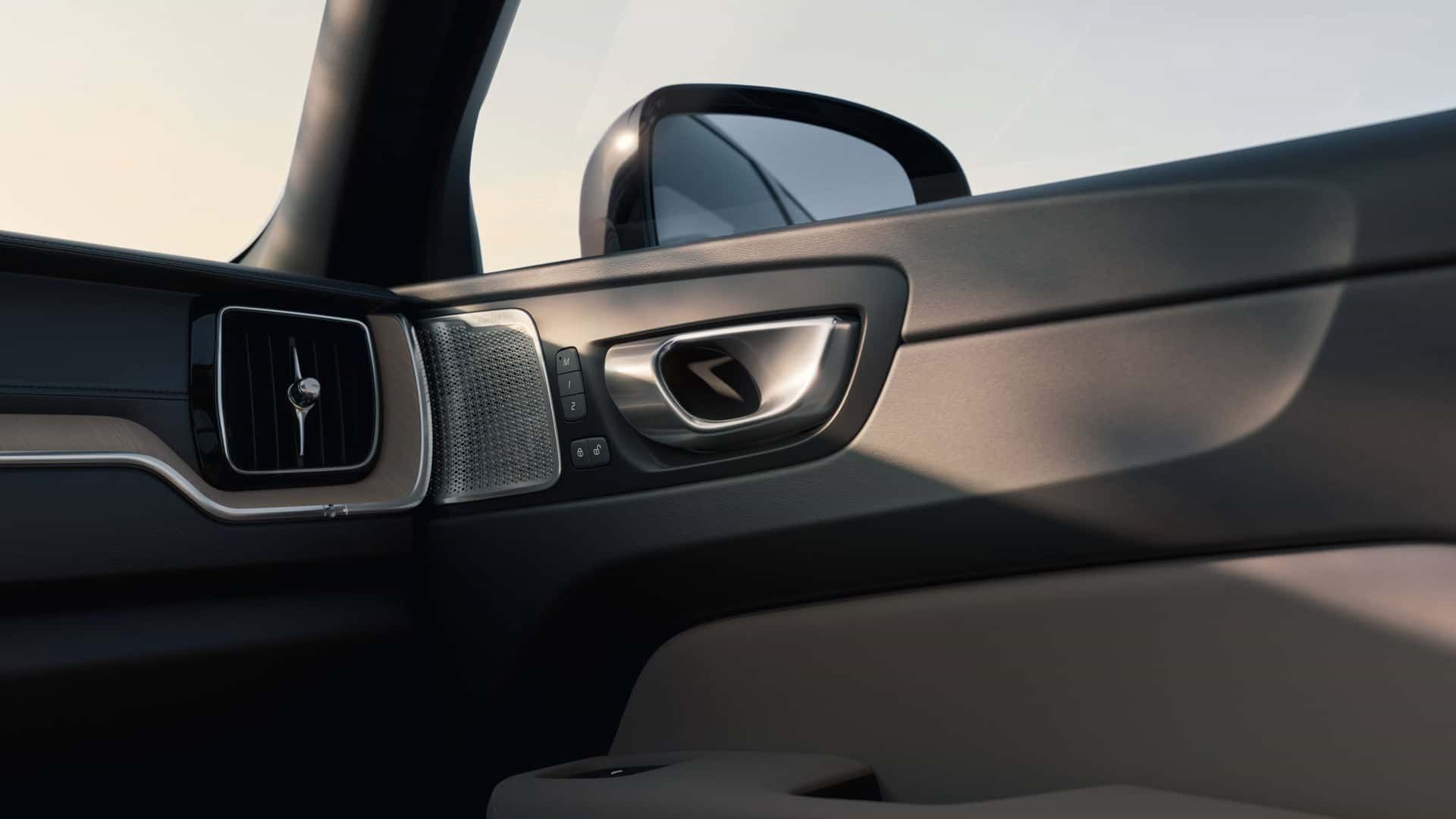 Volvo XC60 2025
