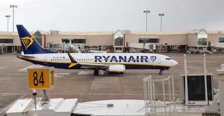 Główny pilot Ryanaira zwolniony. Zmieniał grafik, aby latać tylko z młodymi kobietami