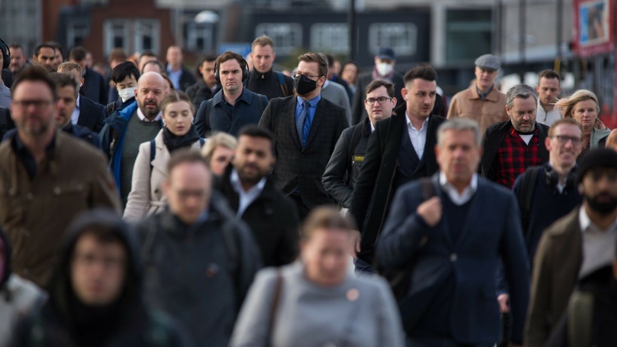 reporter_baza_2021-12
21.10.2021 Londyn, Wielka Brytania. Osoby dojezdzajace do pracy przekraczaja London Bridge rano.   fot. Marcin Nowak/REPORTER
Marcin Nowak/REPORTER