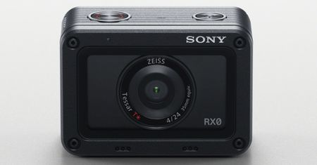 Miniaturowy aparat Sony RX0, który może być kamerą akcji