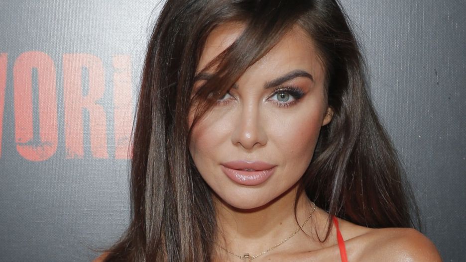 Natalia Siwiec zapozowała w bikini nad basenem