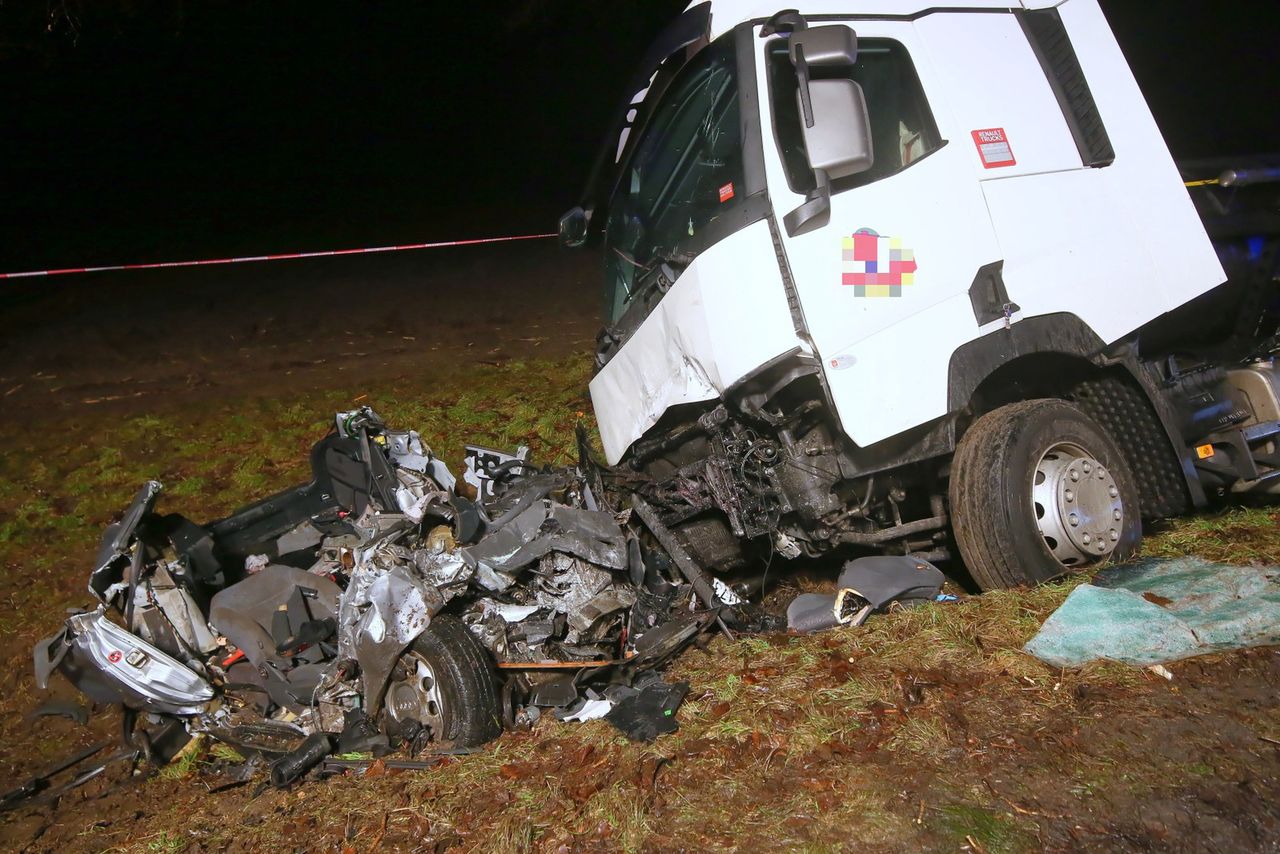 Koszmarny wypadek pod Koninem. Nie żyją trzy młode osoby