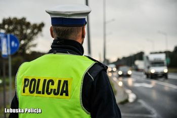Śmiertelnie potrącił rowerzystę i uciekł. Policja prosi o pomoc