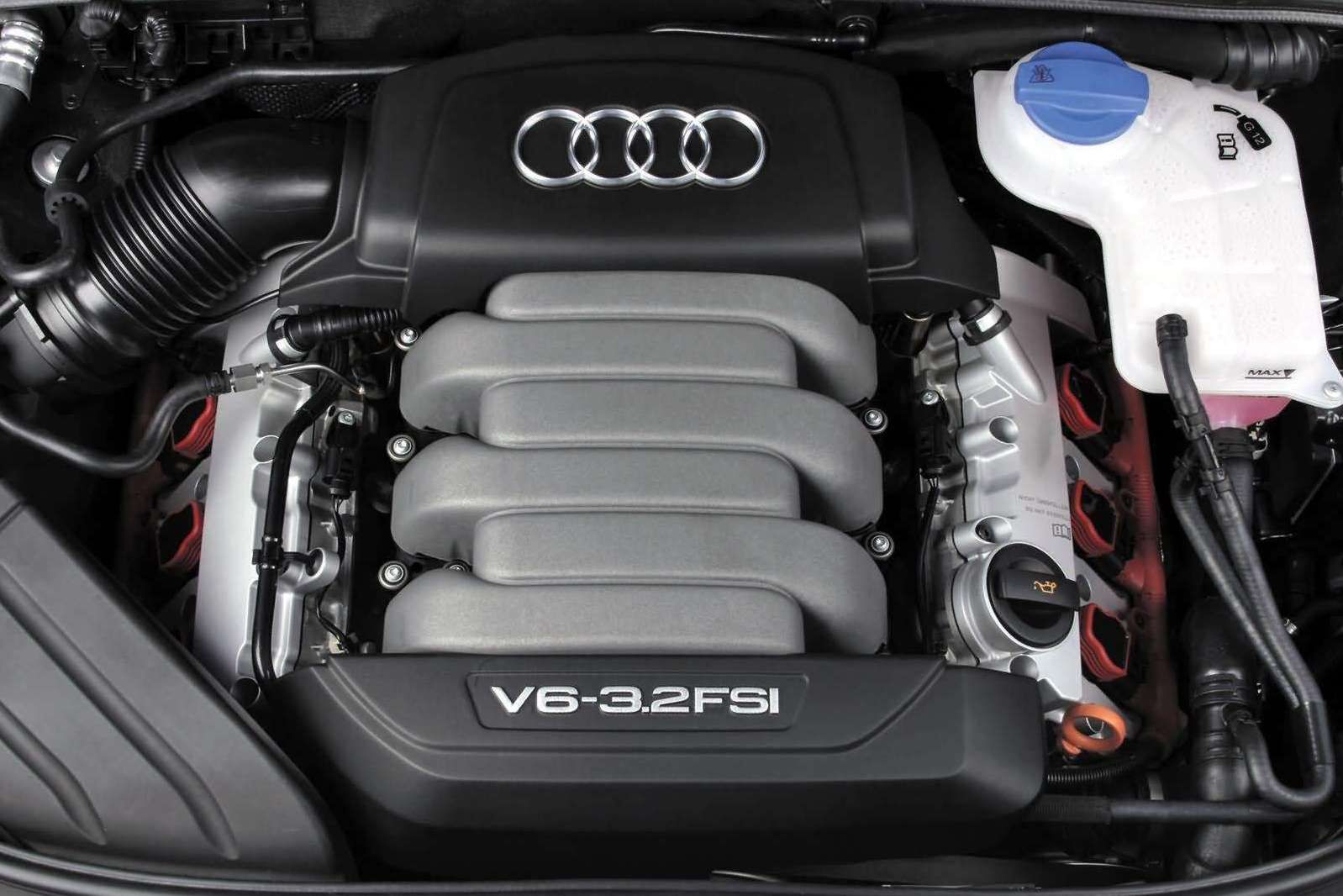 Kuszący i bardzo dobry motor 3.2 FSI o mocy 256 KM może być drogi w naprawach.