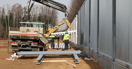 Płot na granicy na ukończeniu. Do budowy zużyto 50 tys. ton stali