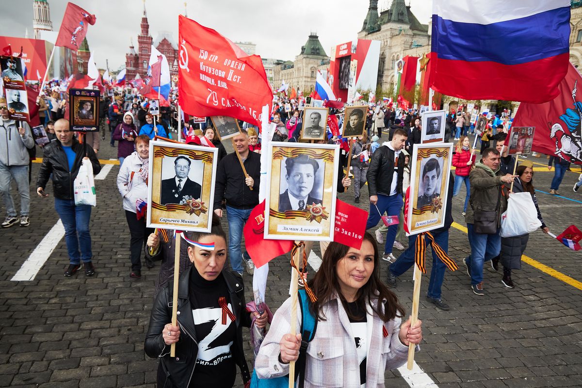 Marsz tzw. nieśmiertelnego batalionu, z poparciem dla wojny w Ukrainie, w Moskwie w 2022 roku 