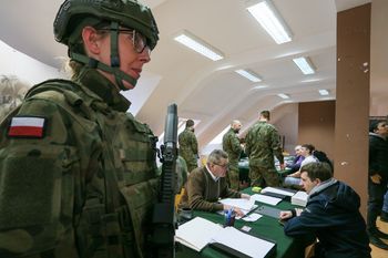 Przyjdą listy z urzędów. Wojsko wezwie 245 tysięcy osób