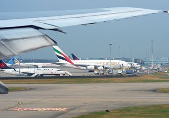 Awaria paraliżuje odloty z UK. Opóźnienia dotykają też Polaków
