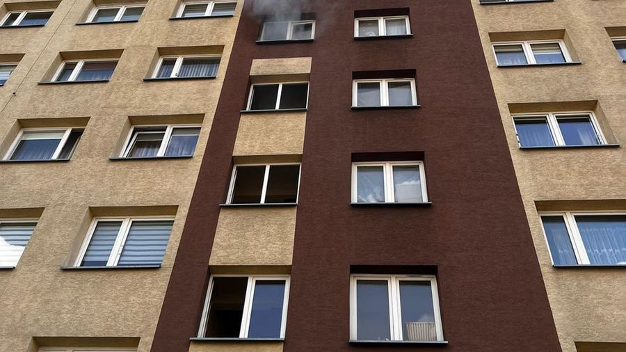 Policjanci ewakuowali część mieszkańców.