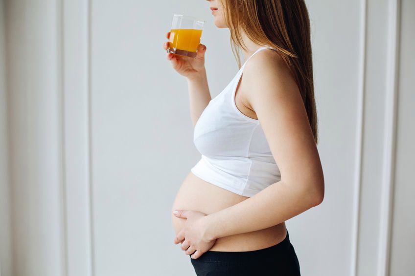Ważnym elementem diety ciężarnej są soki, woda i napary ziołowe