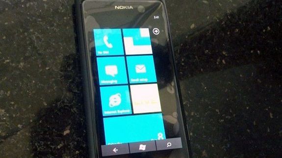 Telefony z WP7 bez fizycznych przycisków? 1
