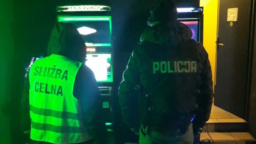Legnica. Policja uderzyła w hazard. Znaleziono nielegalne automaty do gier