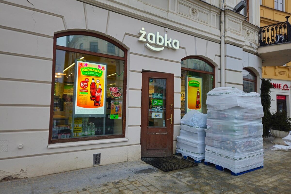 Żabka przy deptaku w nowej lokalizacji - ul. Krakowskie Przemieście 29