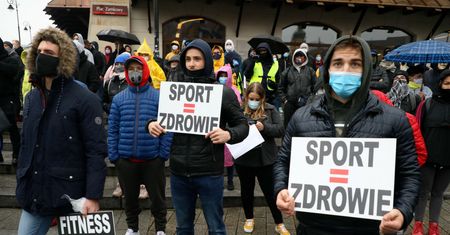 Koronawirus w Polsce. Siłownie bardziej bezpieczne niż galerie? Najnowszy sondaż