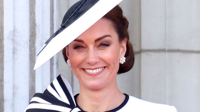 Księżna Kate w perłowych kolczykach