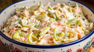 Na Wielkanoc robię pół wiadra tej sałatki. Jest taka pyszna, że goście biorą ją nawet na wynos