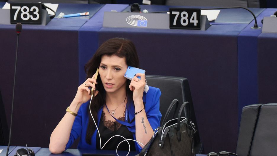 Ewa Zaj�czkowska-Hernik
Strasburg, Francja, 16.07.2024. Europos�anka Konfederacji Ewa Zaj�czkowska-Hernik w Parlamencie Europejskim w Strasburgu, gdzie 16 bm. odby�a si� pierwsza, po czerwcowych wyborach, sesja plenarna. (amb) PAP/Leszek Szyma�ski
Leszek Szyma�ski
eurodeputowani, eurodeputowany, europarlamentarzysta, europose�, europos�owie, Ewa Zaj�czkowska Hernik, Konfederacja, parlament, Parlament Europejski, pierwsza, pierwsze posiedzenie, plenarna, Polacy w PE, polityk, polityk polityka, polityka, polscy, polski, pos�owie, sesja