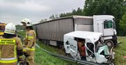 Kajetanów: Tragiczny wypadek na S12. Wystrzał opony w ciężarówce doprowadził do czołowego zderzenia