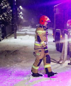 Mazowsze. Pożar w Nadmie. Spłonął garaż i auto, ogień także na poddaszu domu