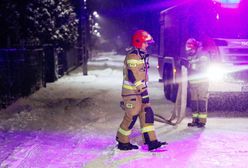 Mazowsze. Pożar w Nadmie. Spłonął garaż i auto, ogień także na poddaszu domu