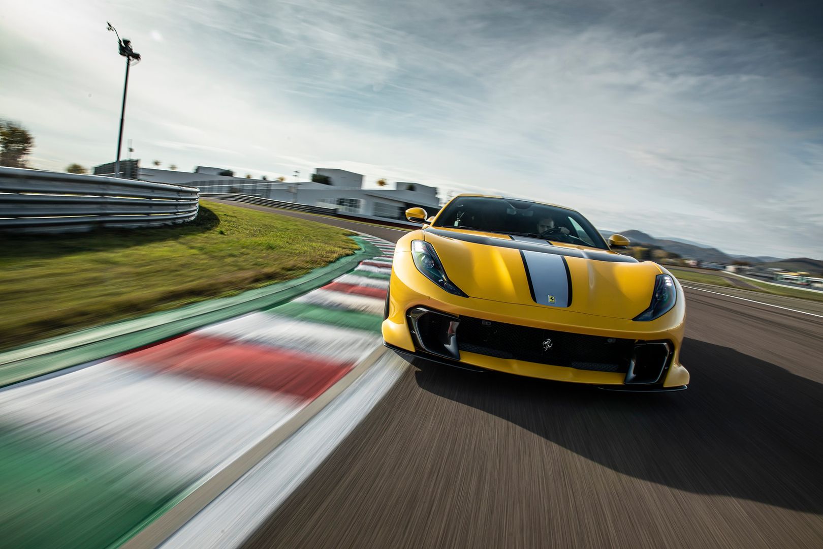 Ferrari 812 Competizione (2021)