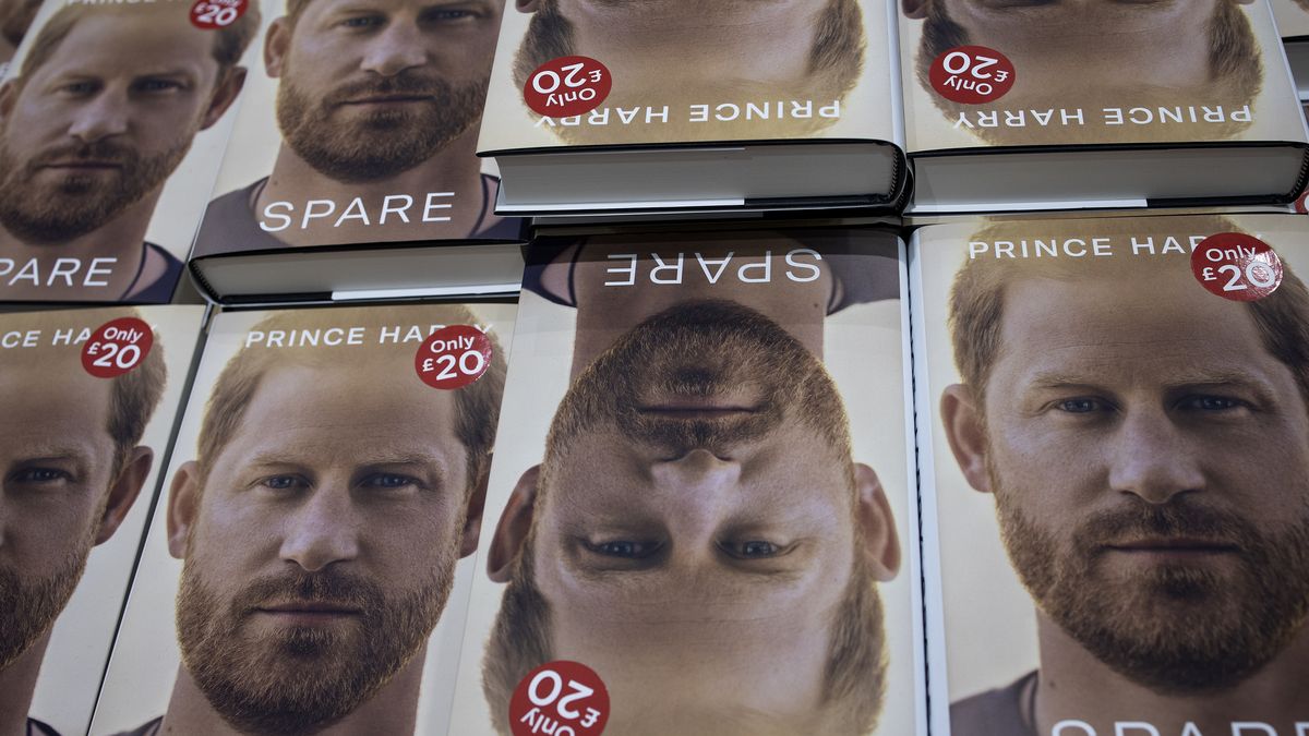 LONDON, ENGLAND - JANUARY 12: The book Spare, written by Prince Harry of the British Royal family, on sale at Heathrow Airport  on January 12, 2023 in London, England.(Photo by Andrew Lichtenstein/Corbis via Getty Images)
