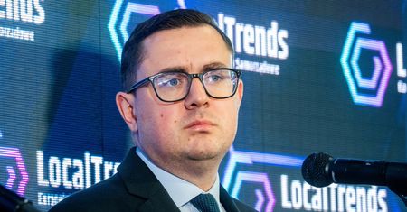 To on ogłaszał rządowe ceny paliw. Potwierdza obniżki