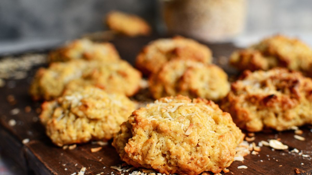 Ciasteczka kokosowo-owsiane są świetne do kawy i do śniadaniówki