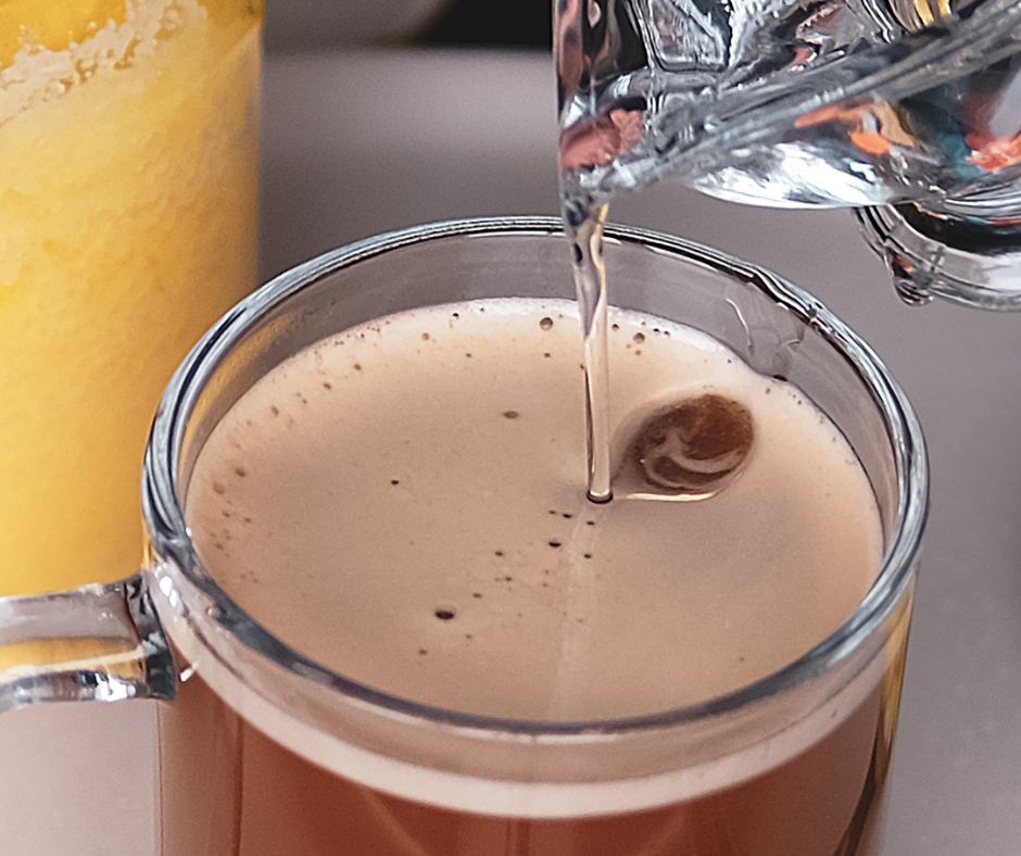 Dodaj odrobinę do kawy. Szybciej pozbędziesz się zbędnych kilogramów