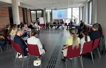 Mediacje w sprawie SP1. Władze miasta i rodzice o przyszłości szkoły w Lesznie