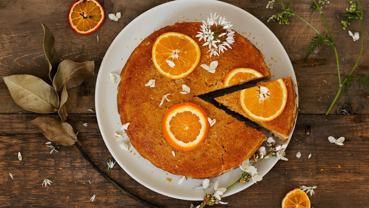 Ciasto pomarańczowe to pyszne ciasto świąteczne, którego zapach będzie unosił się w całym domu.