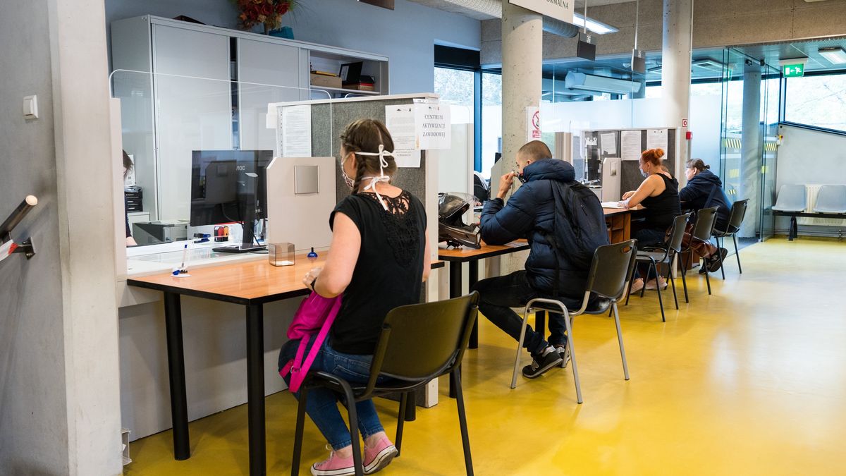 Bezrobocie pod koniec roku minimalnie wzrosło.