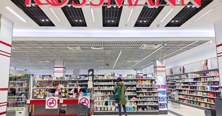 Jesienne dodatki i maska OnlyBio 10 zł taniej. Nowości w Rossmannie