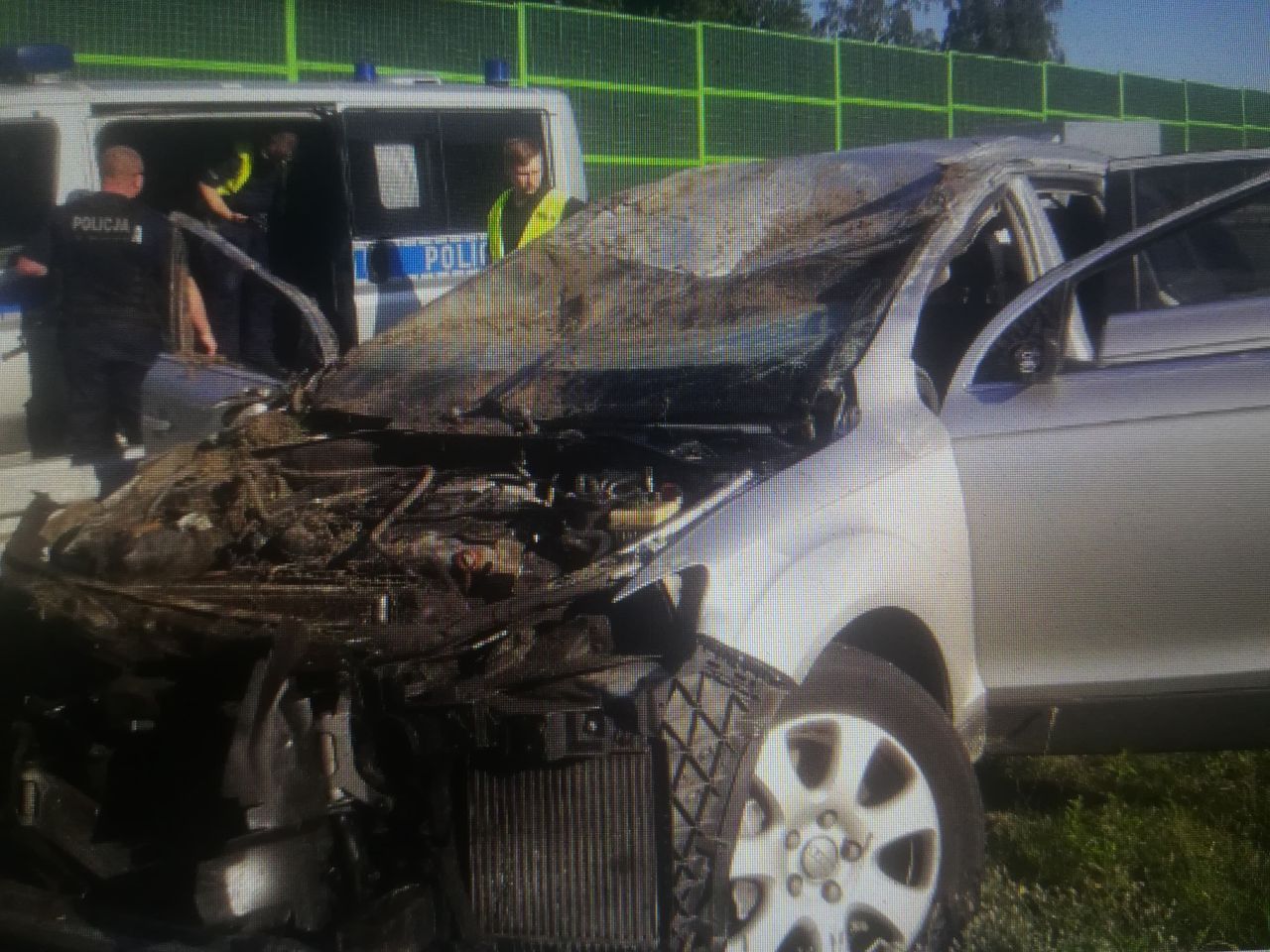 Wypadek na autostradzie A1. Kierowca i pasażer sami przyszli na policję. Tłumaczyli, że uciekli "na stopa"