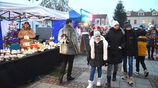 Solec Kujawski: Rodzinny Jarmark Świąteczny. Kramy z różnościami stanęły na rynku