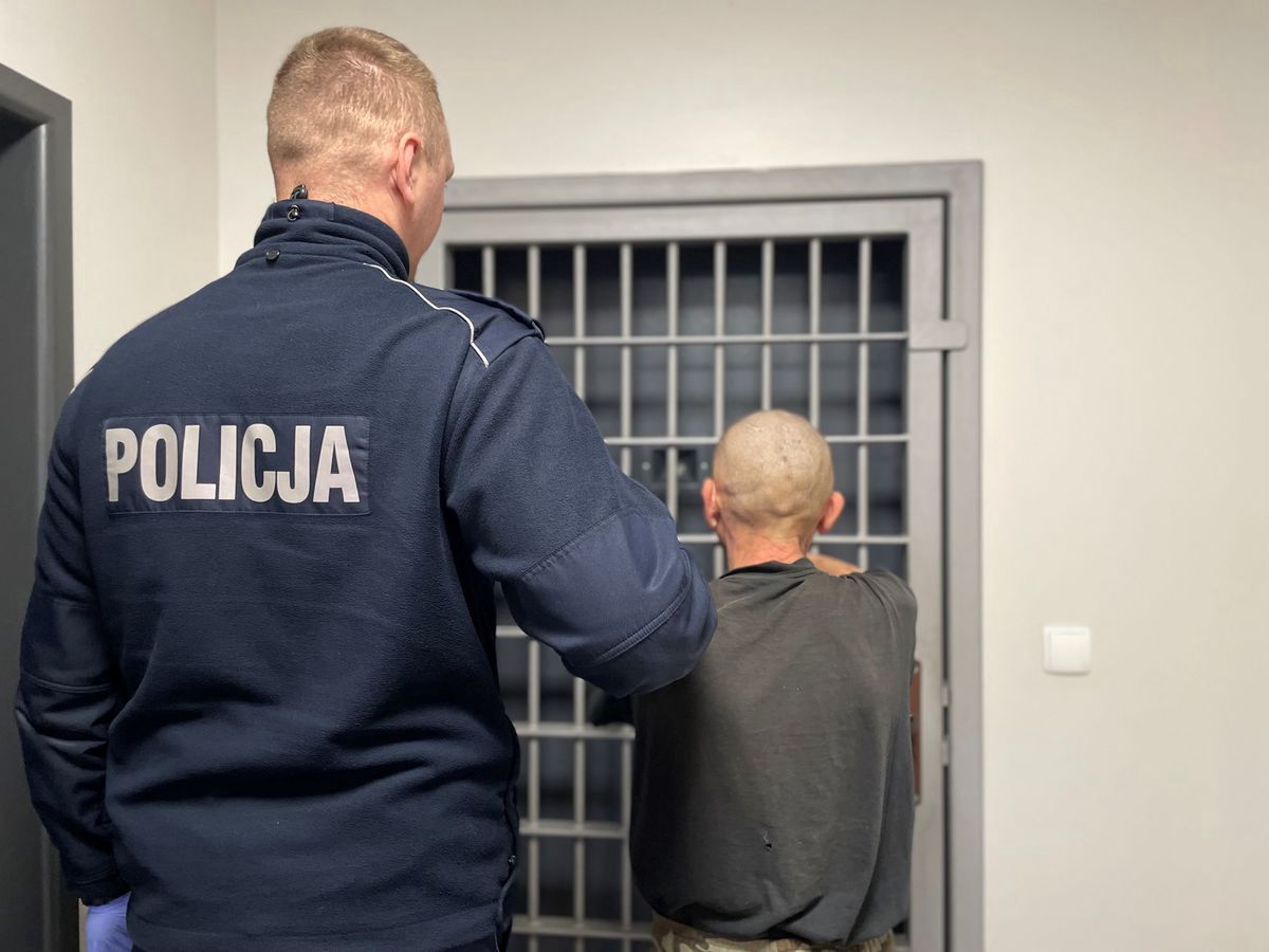 Szokujące zdarzenie w Poddębicach. 54-latek oblał matkę benzyną i podpalił