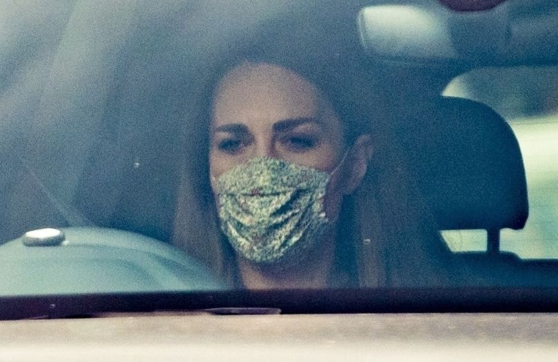Kate Middleton wjeżdża do Pałacu Kensington po premierze wywiadu księcia Harry'ego i Meghan Markle