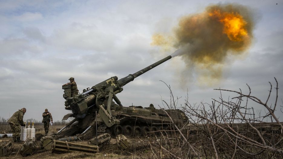 Wojna w Ukrainie rok 2023
CHASIV YAR, DONETSK PROVINCE, UKRAINE - MARCH 17: Ukrainian servicemen fire an artillery called 2S7 Pion howitzer cannon aiming to Russian positions in the frontline nearby Bakhmut in Chasiv Yar, Ukraine on March 17, 2023. Muhammed Enes Yildirim / Anadolu Agency/ABACAPRESS.COM
AA/ABACA