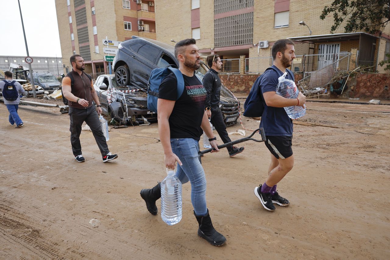 In the east of Spain, particularly in the province of Valencia, searches are ongoing for missing persons after severe floods.