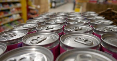 Tracimy 12 minut zdrowego życia, wystarczy jedna puszka. Takich produktów lepiej unikać