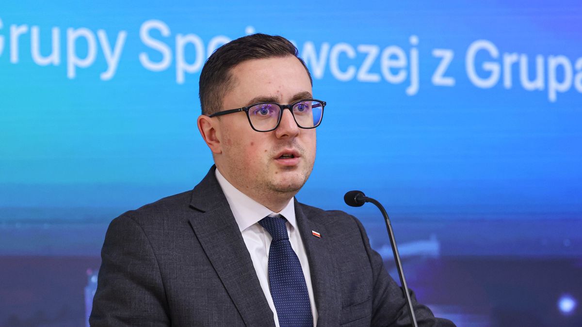Miłosz Motyka
Warszawa, 27.10.2026. Minister energii Miłosz Motyka podczas konferencji prasowej w siedzibie Ministerstwa Aktywów Państwowych w Warszawie, 27 bm. Konferencja dot. współpracy Krajowej Grupy Spożywczej i Grupy Enea. (mr) PAP/Albert Zawada
Albert Zawada
grupa enea, kgs, krajowa grupa spożywcza, MAP, polityk polityka, produkcja, przemysł, spożywcza, spożywczy, współpraca