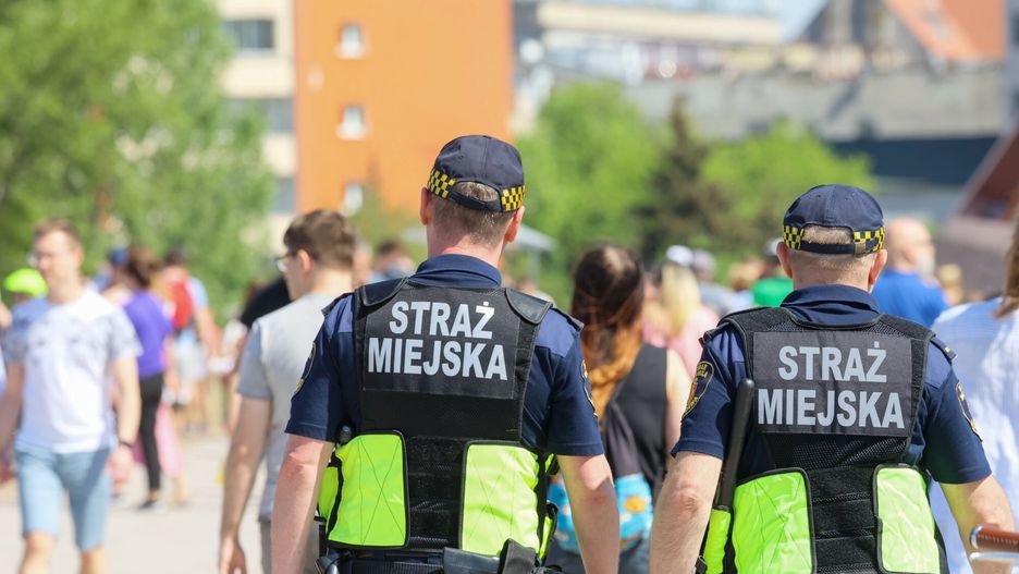 Na kładce pieszo-rowerowej kwitnie nielegalny handel