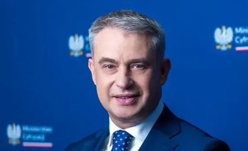Minister cyfryzacji: należy zachować czujność wobec dezinformacji w sieci