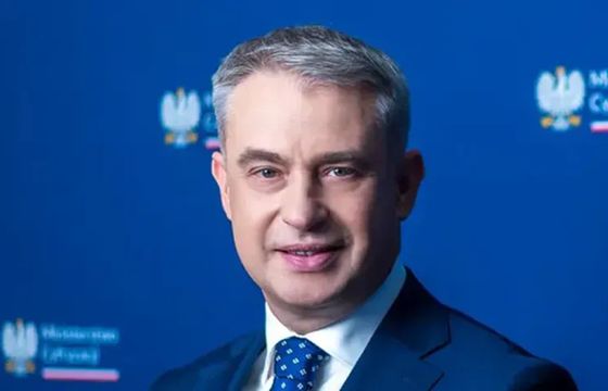 Minister cyfryzacji: należy zachować czujność wobec dezinformacji w sieci