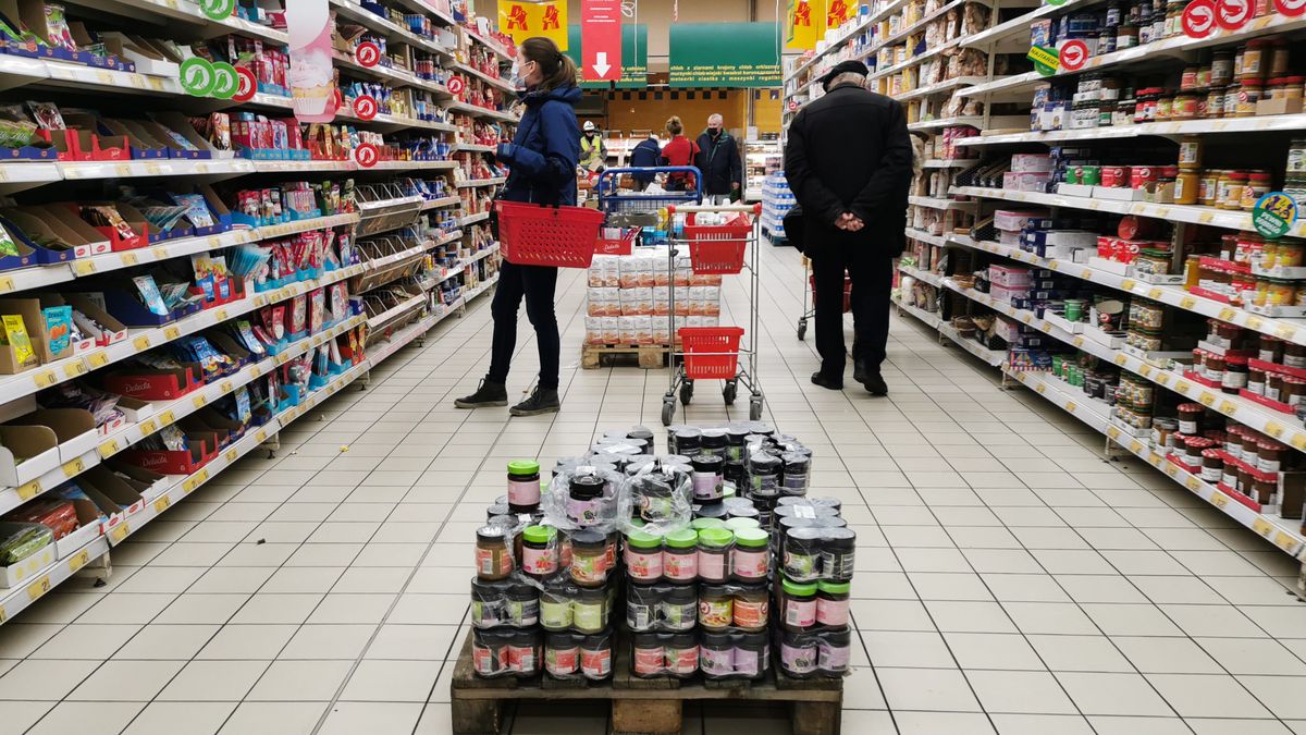 Grocery shopping in Auchan supermarket in Krakow, Poland on February 9, 2022.  (Photo by Beata Zawrzel/NurPhoto via Getty Images)