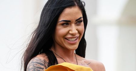 Stella z "Love Island" kusi zdjęciami w bikini. Skarży się na samotność