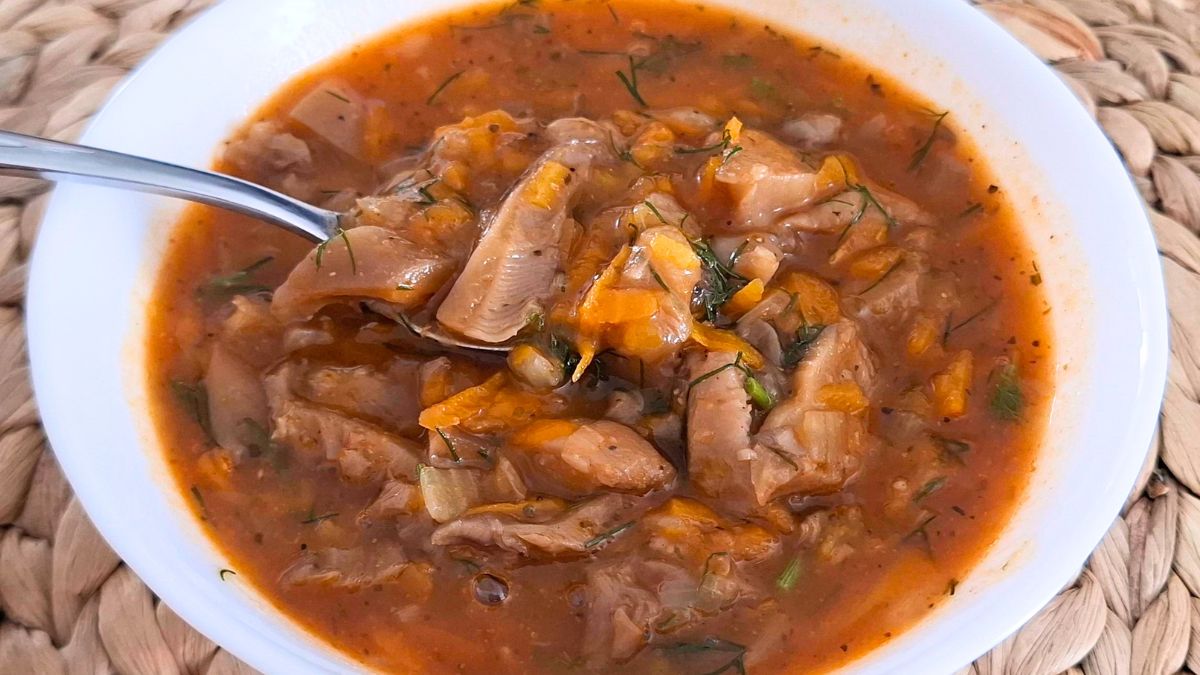 Flaczki z boczniaków to pełnowartościowy posiłek w jednym garnku